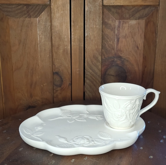 White Embossed Rose Cup and Snack Plate Set - Picture 5 of 13